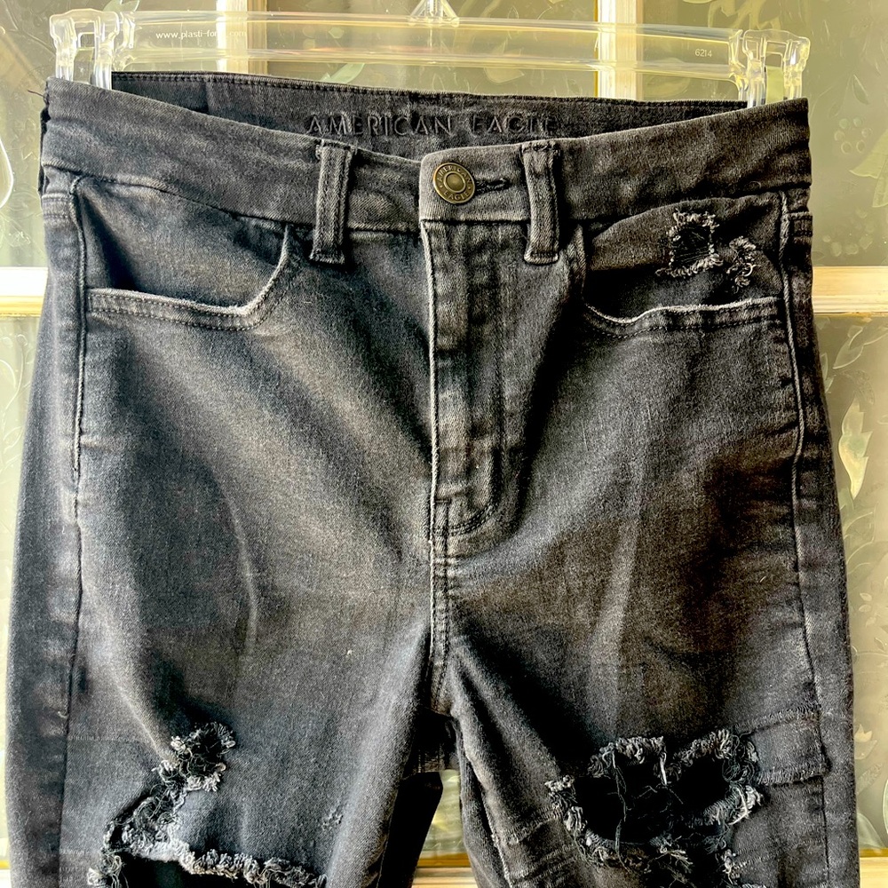 American Eagle Black Distressed Jeans size 6